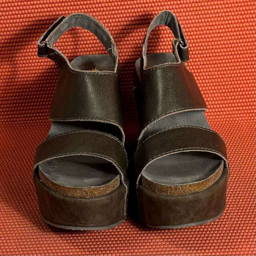 Volatile Dividion Studded Platform Sling Back Wedge Leather Sandals Women’s Sz 7 - Picture 3 of 9